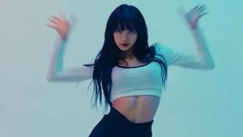 Lisa金球奖红毯造型引热议网友直呼认不出昔日甜妹